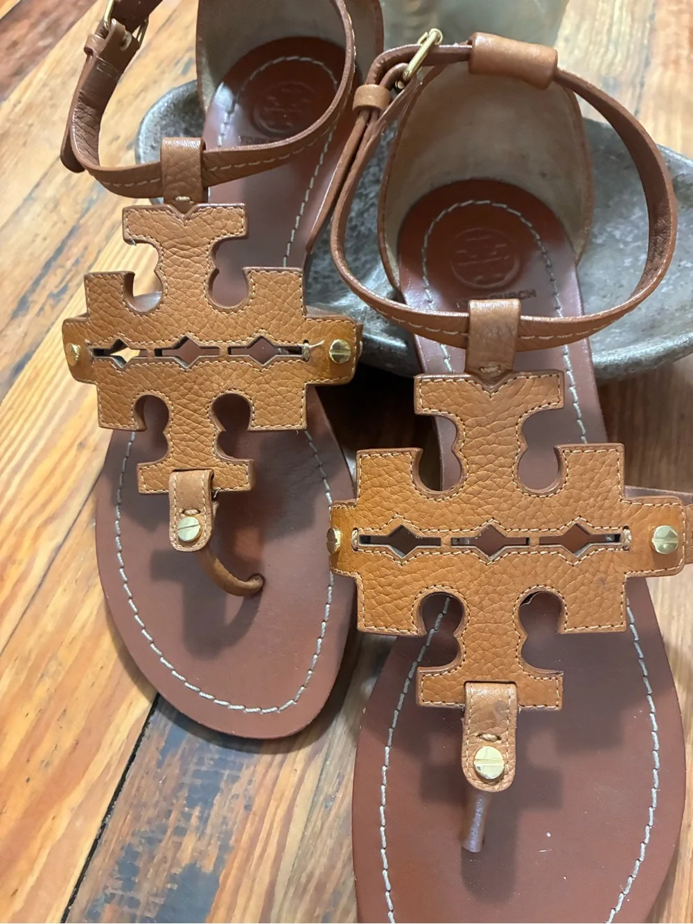 Tory Burch Tan Logo T-Strap Leather Sandals size 9.5